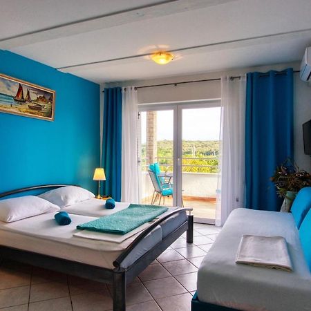 Apartman Studio Apartment Pula Bagian luar foto