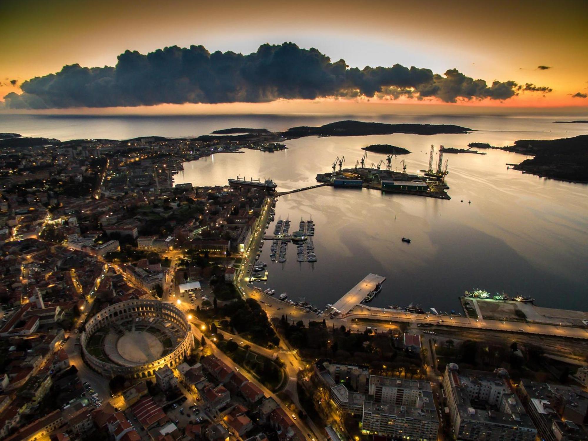 Apartman Studio Apartment Pula Bagian luar foto
